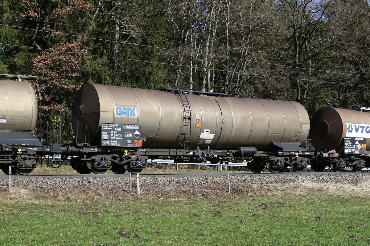 7931 606 (Zacens) von  GATX  am 224. Februar 2024 bei Hufschlag.