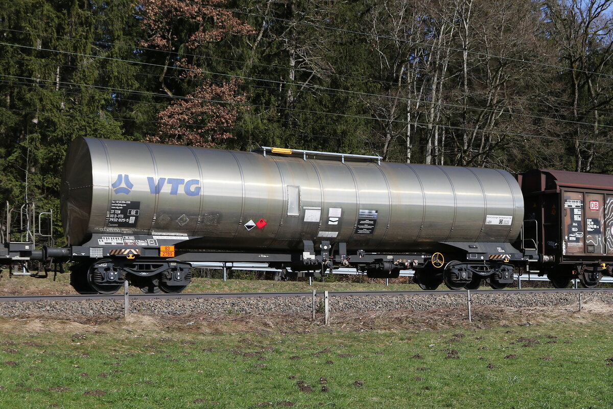 7932 025 (Zacens) von  VTG  am 24. Februar 2024 bei Hufschlag.