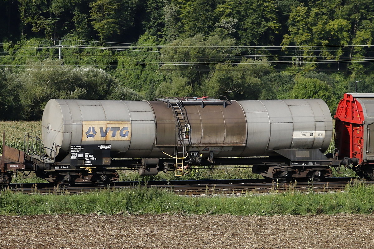 7932 059-0 (Zacens) von  VTG  am 19. August 2017 bei Harrbach.