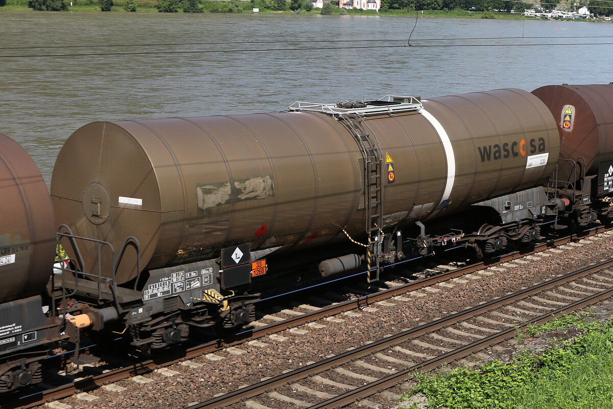 7932 996 (Zacens) von  WASCOSA  am 21. Juli 2021 bei Assmannshausen am Rhein.