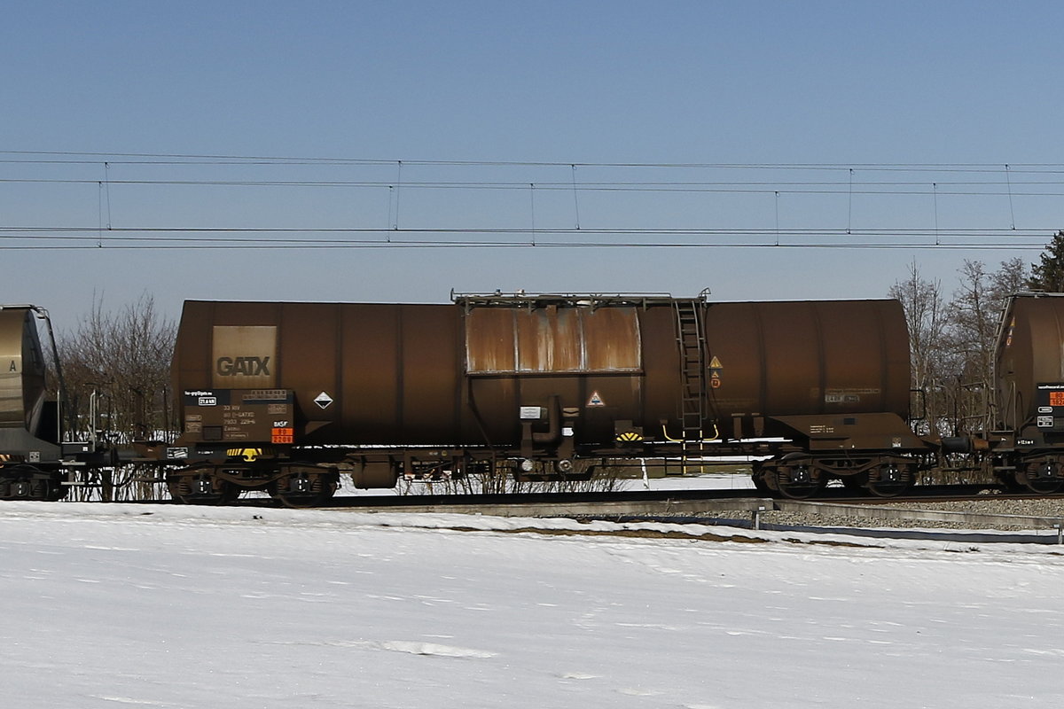 7933 229 (Zacens) von  GATX  am 23. Februar 2019 bei Grabensttt.