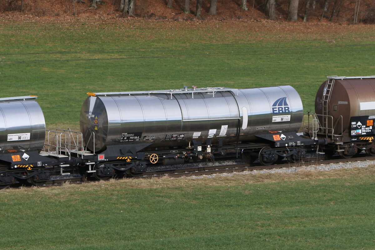 7933 320 (Zacens) von  ERR  am 28. Dezember 2023 bei Axdorf.