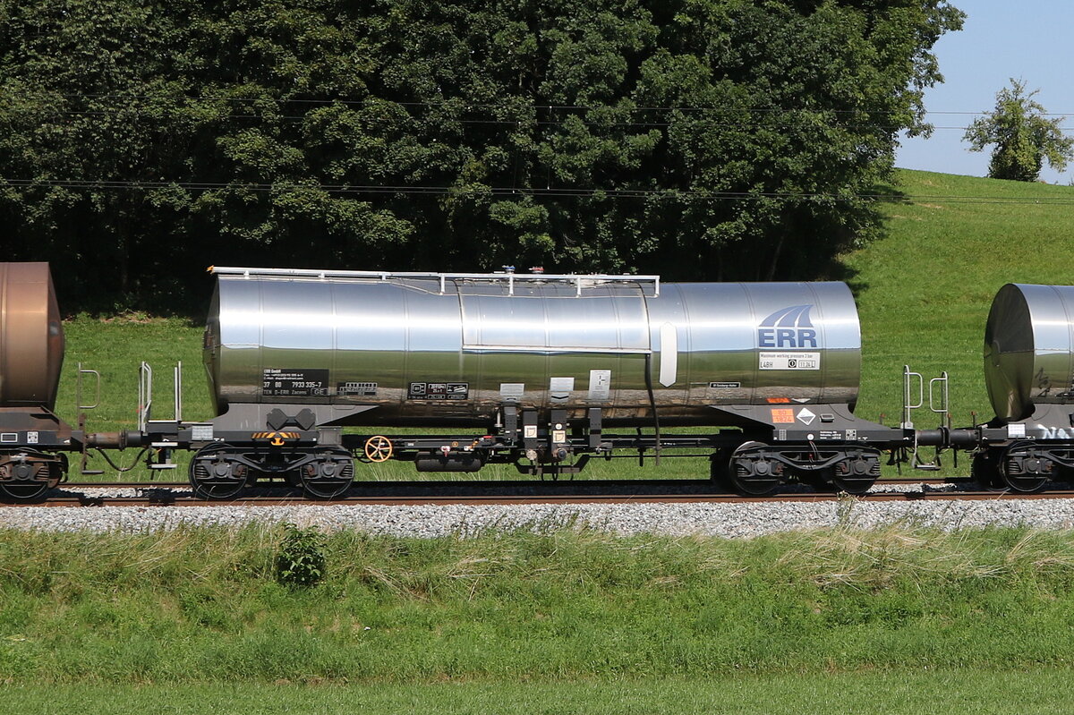 7933 335 (Zacens) von  ERR  am 22. August 2023 bei Axdorf.