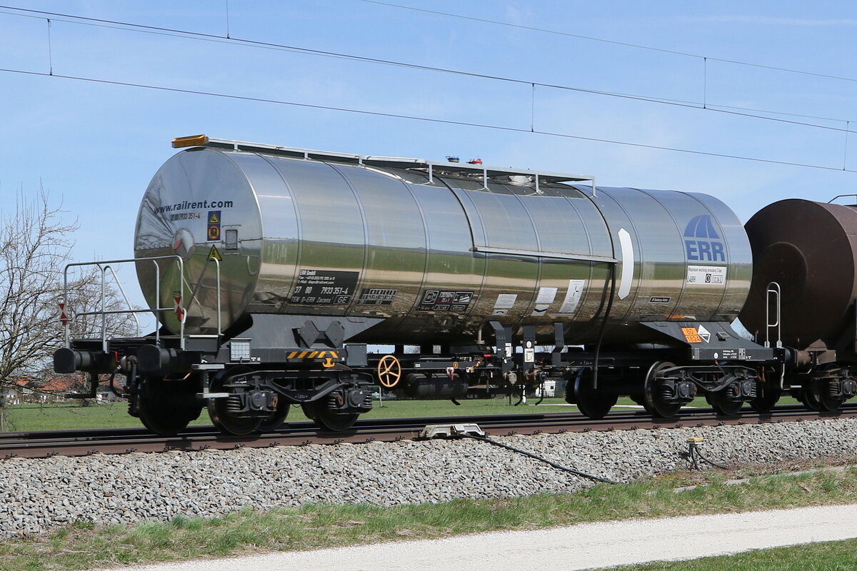 7933 351 (Zacens) von  ERR  am 12. April 2022 bei bersee am Chiemsee.