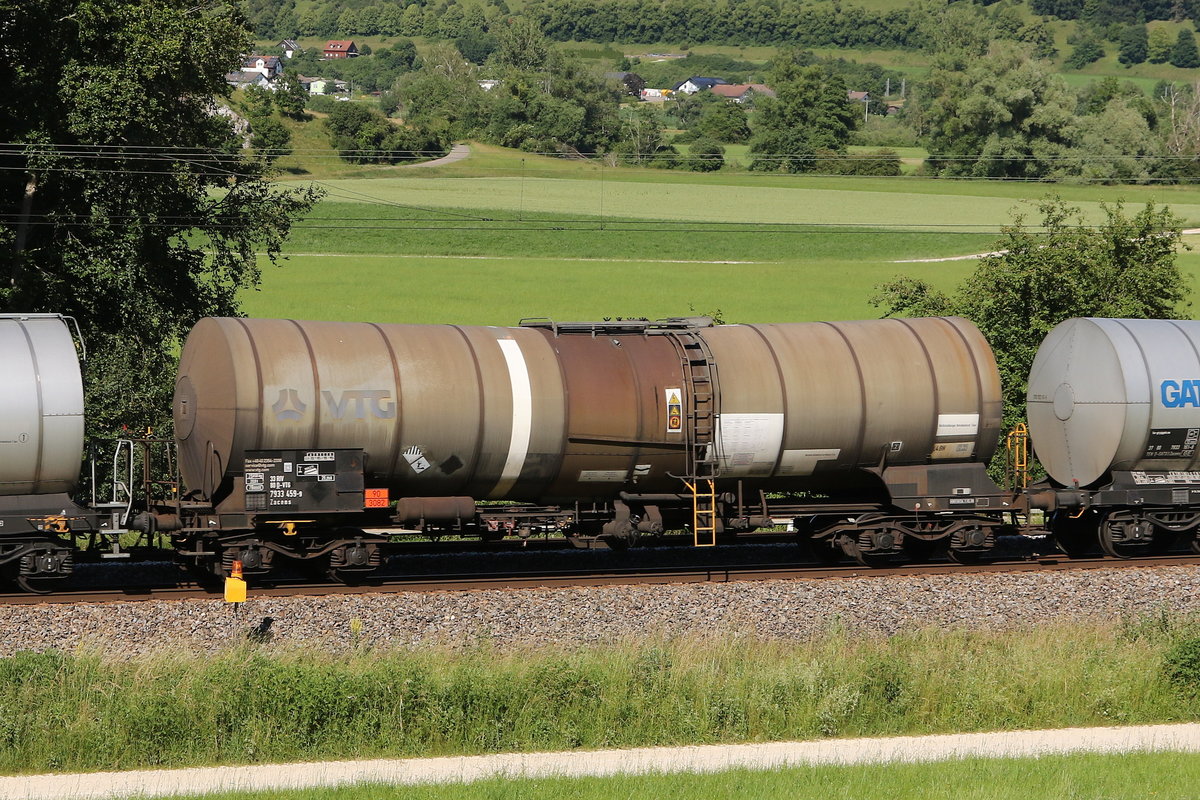 7933 459 (Zacens) von  VTG  am 24. Juni 2020 bei Dololnstein/Altmhltal.