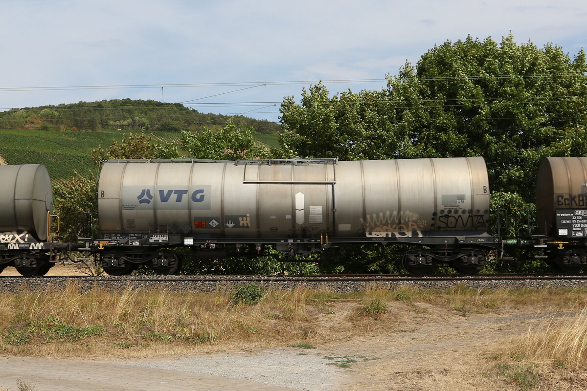 7933 743 (Zacens) von  VTG  am 5. August 2022 bei Thngersheim.