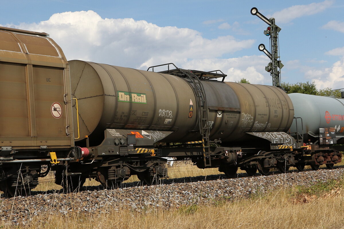 7933 978 (Zacens) von  On Rail  am 2. August 2022 bei Freihls/Oberpfalz.