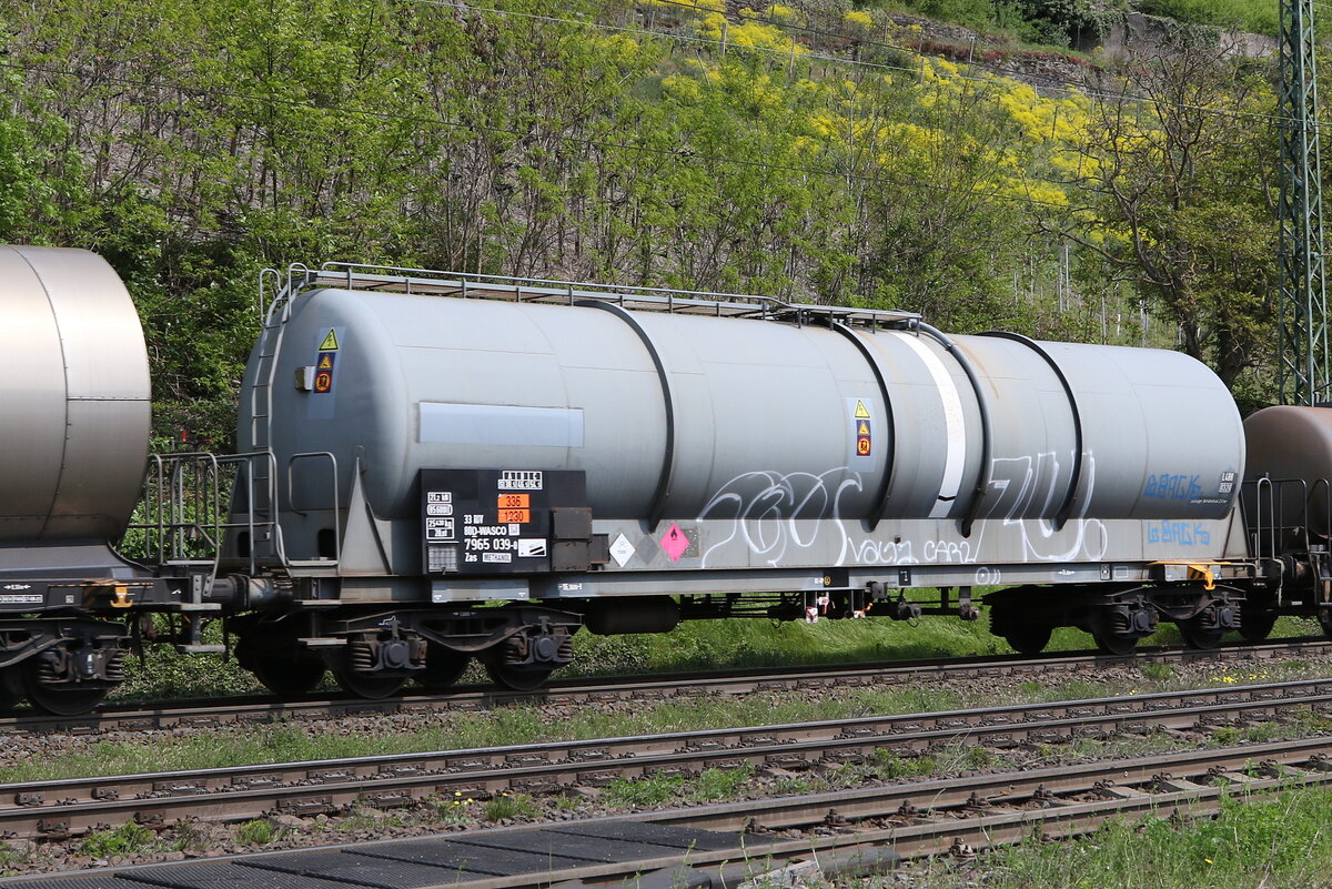 7965 039 (Zas) von  WASCOSA  am 3. Mai 2022 bei Kaub am Rhein.