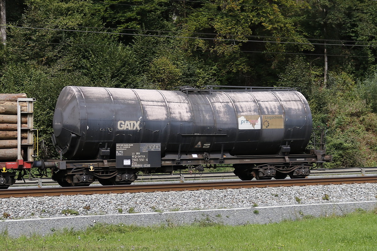 7965 550 (Zas) von  GATX  am 11. September 2018 bei Bischofshofen.