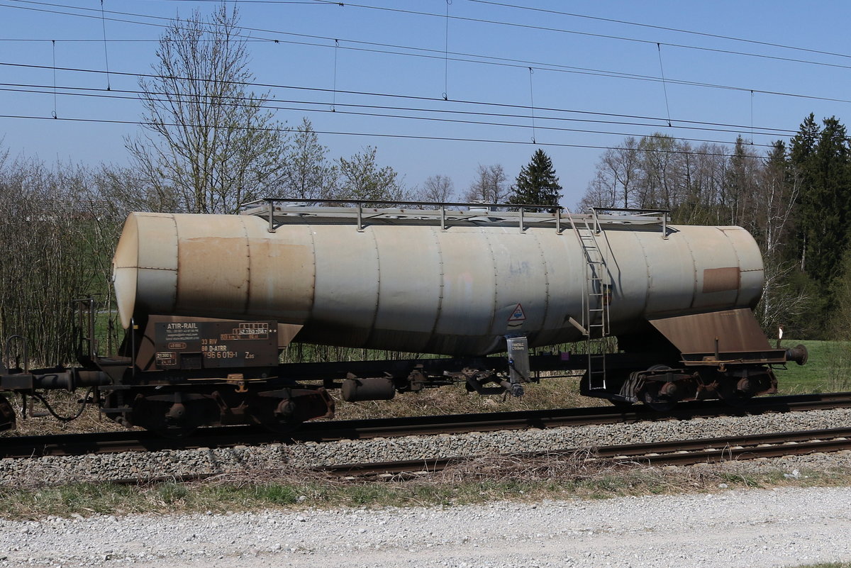 7966 019 (Zas) von  ATIR-Rail  am 8. April 2020 bei Grabensttt.