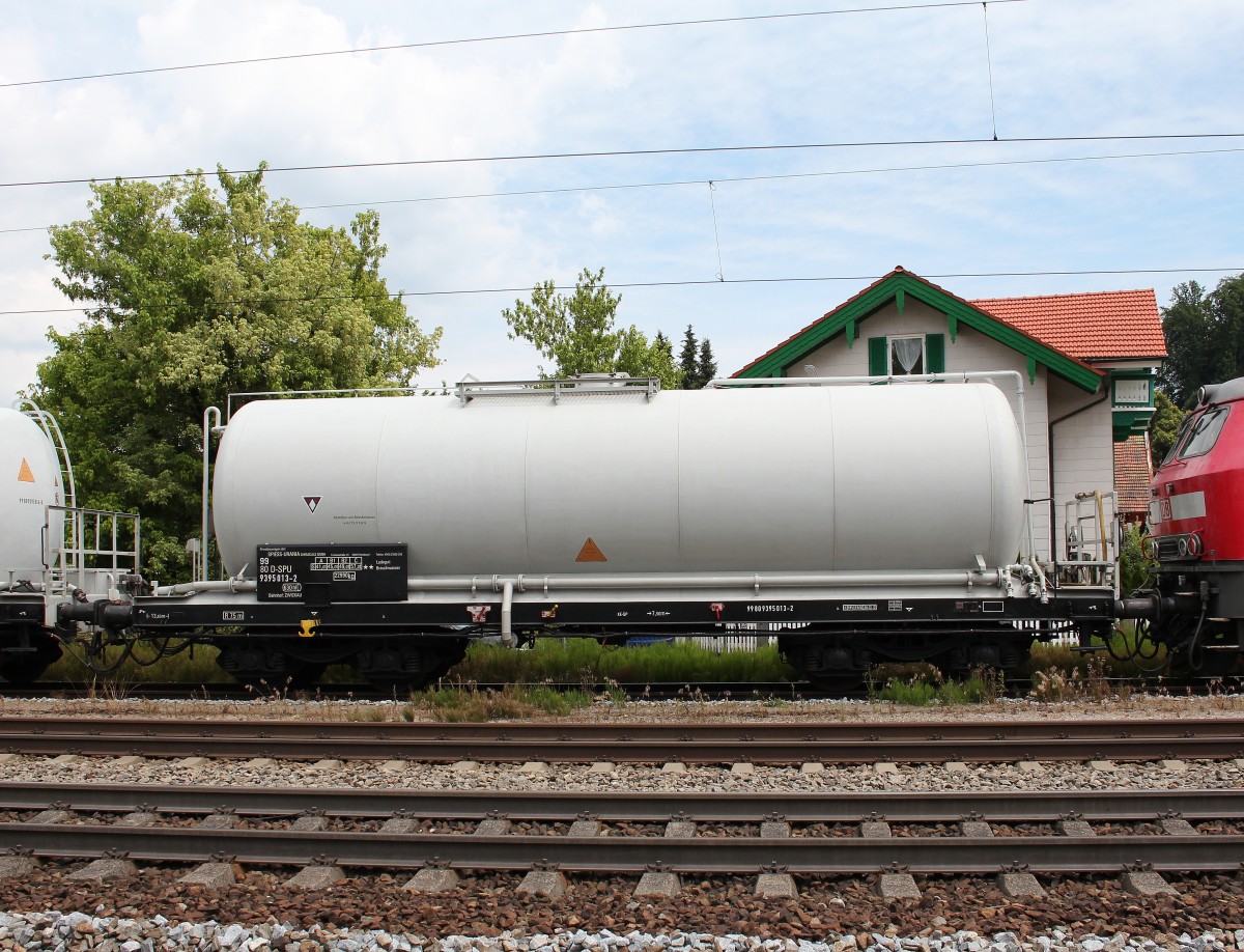 9395 013-2 der  SPIESS-URANIA GmbH  am 26. Juni 2015 im Bahnhof von Prien am Chiemsee.