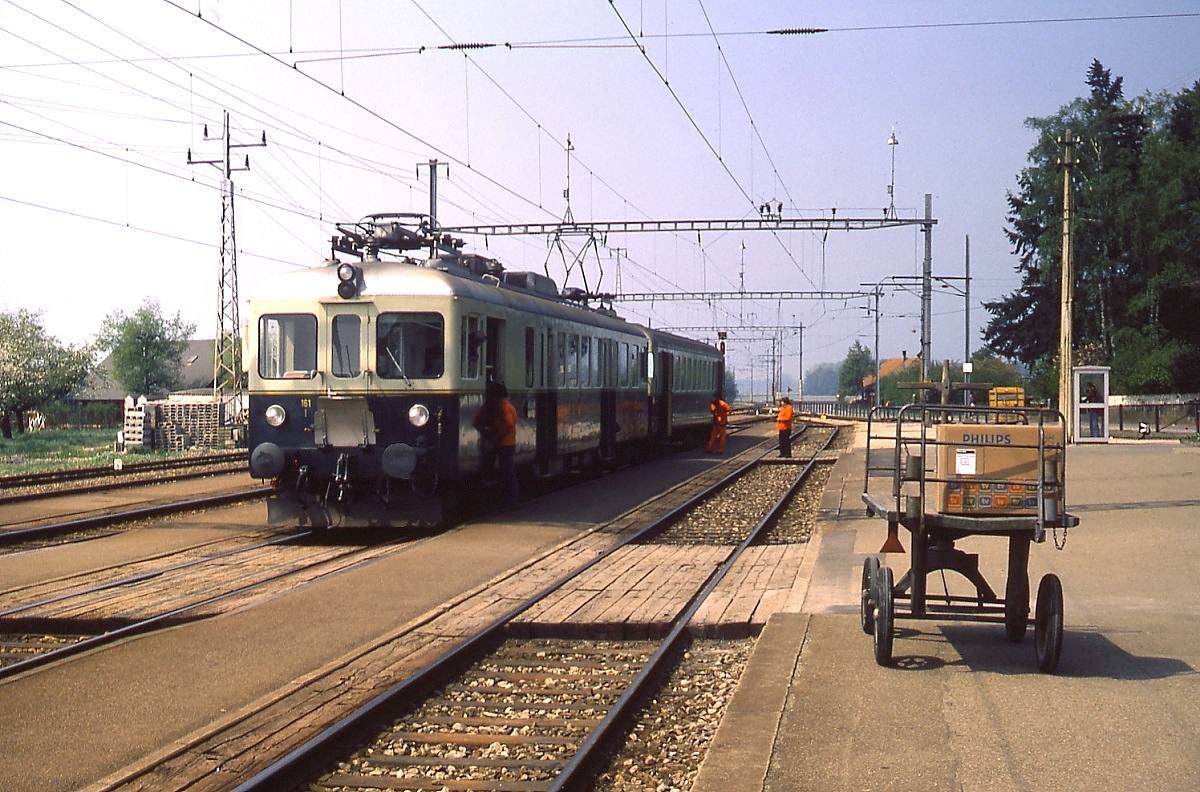 ABDe 4/4 161 der GFM im Juli 1983 im Bahnhof Ins