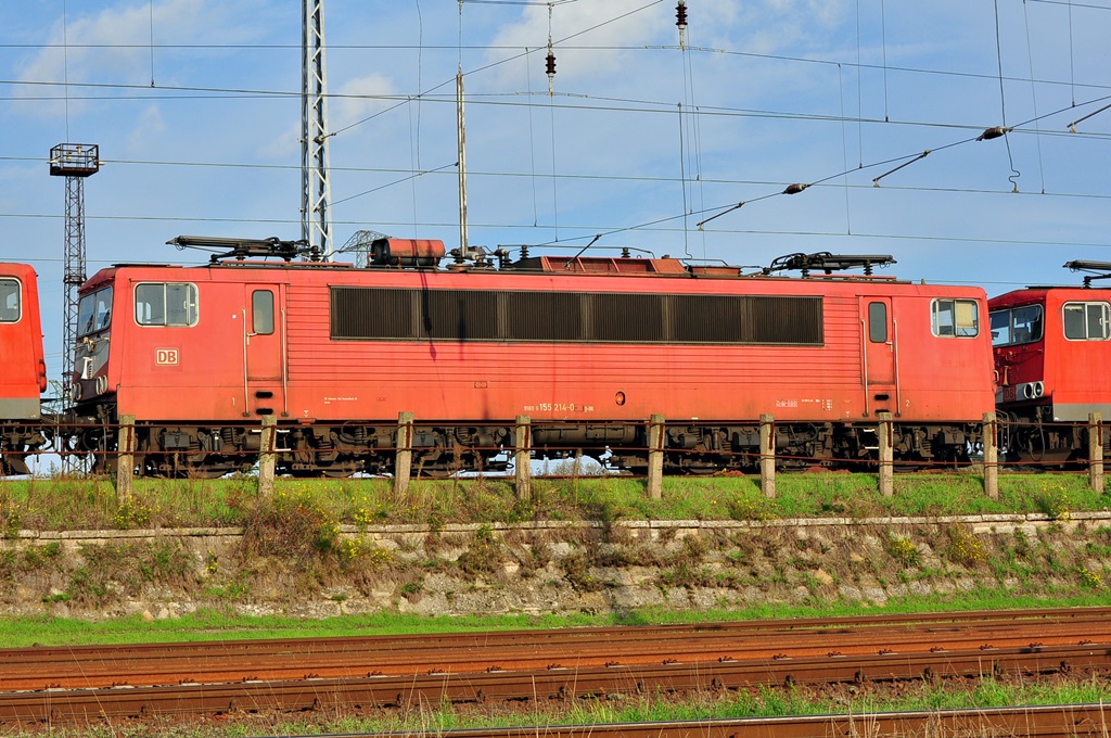 Abgestellt in Rostock-Seehafen am 10.10.2014 die 155 214.