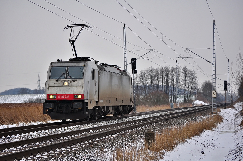 Als Lz saust die 186 237 durch Sildemow.Die LTE im Dienst stehende Lok fuhr nach Rostock-Seehafen.