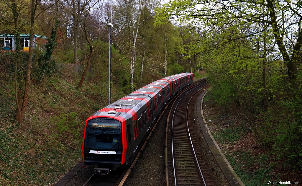 Am Hp. Borgweg (Stadtpark) konnte am 05.04.17 eine weitere U3 in Richtung Hauptbahnhof Süd aufgenommen werden.