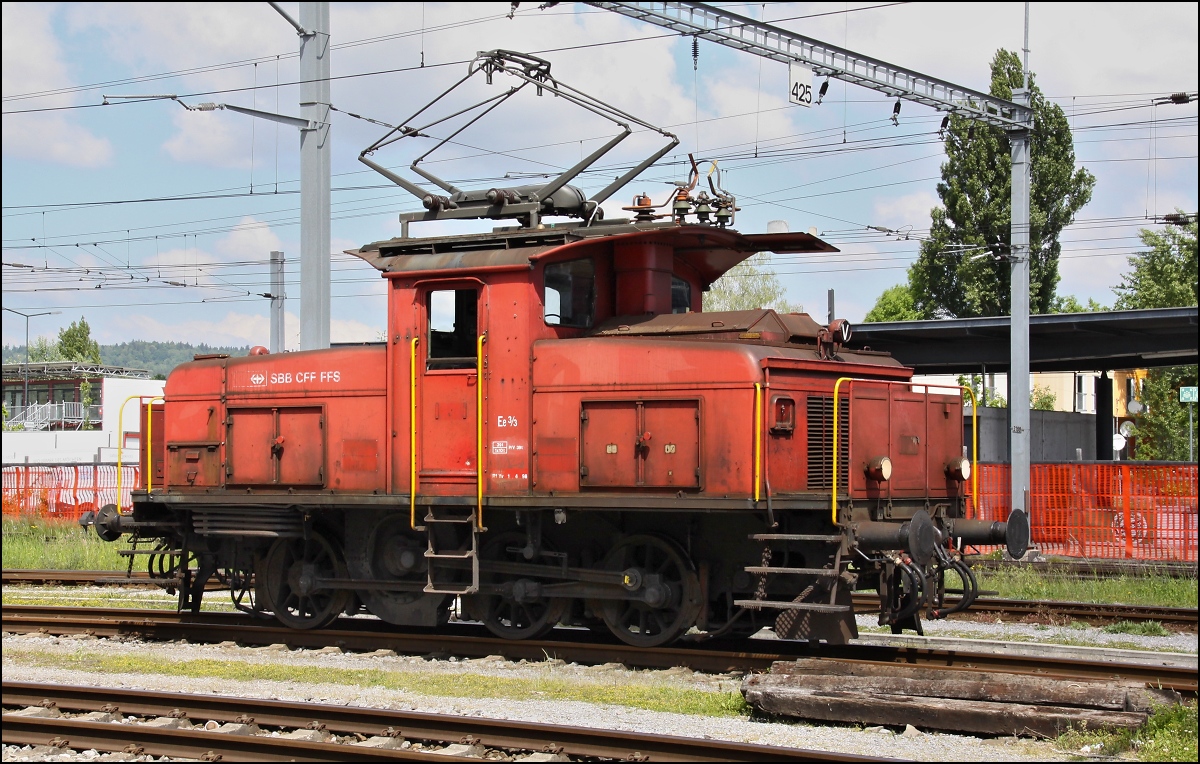 Auf besonderen Wunsch das halbe Krokodil, die Ee 3/3 16388 in Z�rich Herdern. 17. Mai 2014.