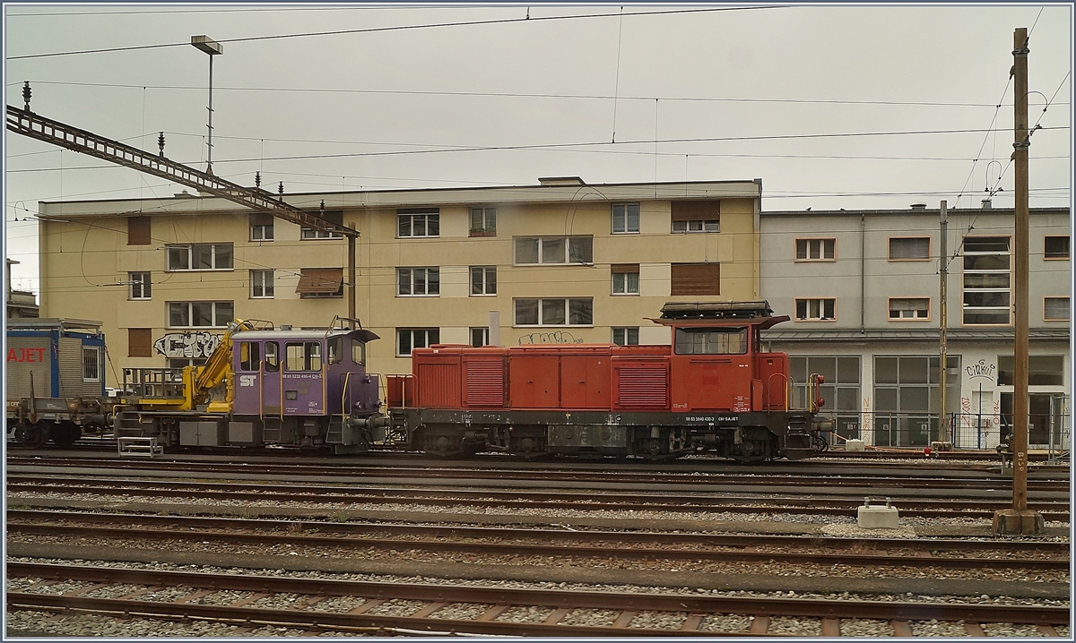 Auf dem weg zur Arbeit bei der Ankunft in Lausanne gab es durch das nicht ganz sauber Fenster interessantes zu sehen: Den ST Tm III 232 456 (UIC 98 85 5 232 456-4 CH-ST) und die Bm 4/4 430 (UIC 98 85 5840 430-3 CH-SAJET).

1. Nov. 2019