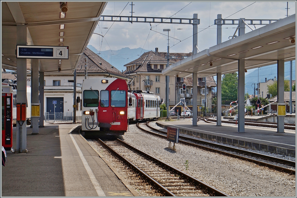 Aus Broc trifft die S 60 zur Weiterfahrt nach Montbovon in Bulle ein. Dazu ist in Bulle ein  Fahrtrichtungwechsel erforderlich.
6. August 2015