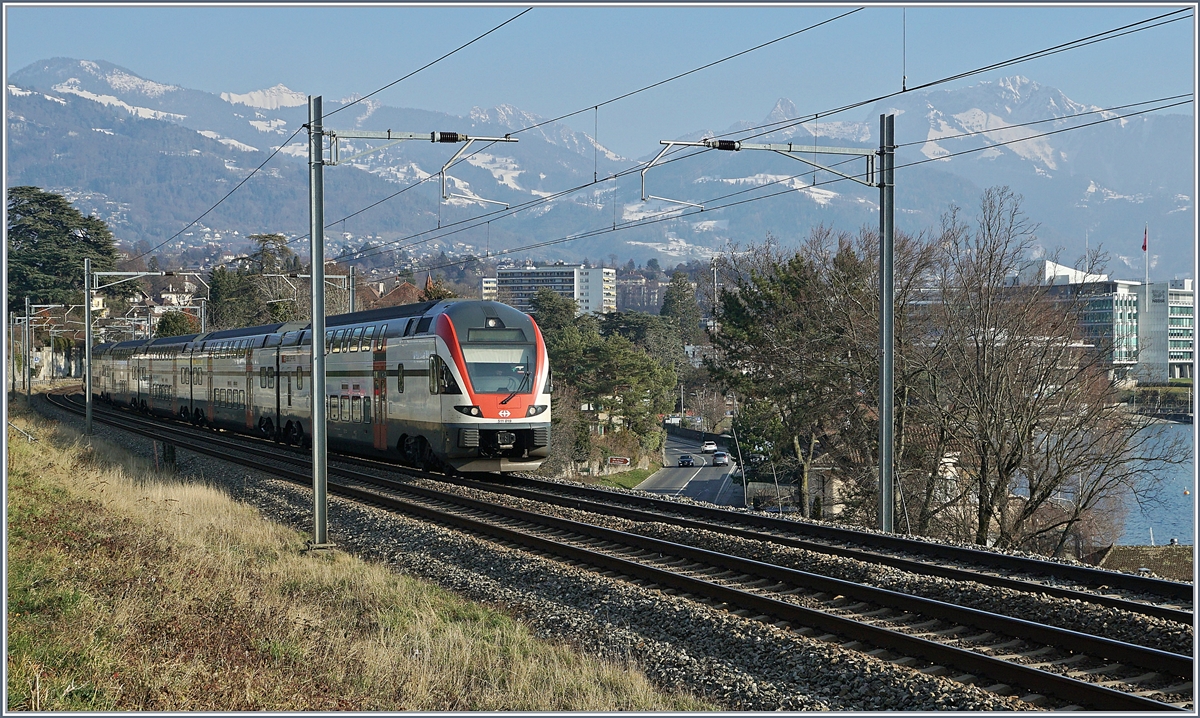 Ausgangs Vevey zeigt sich dieser SBB RABe 511 auf der Fahrt in Richtung Lausanne. 

25. Jan. 2019