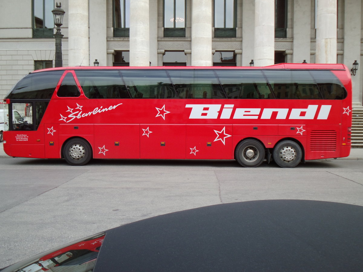 Biendl, Straubing - Neoplan Starliner am 18. Februar 2014 in Mnchen (Aufnahme: Martin Beyer)