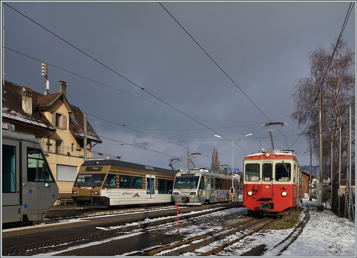 Bunte Fahrzeugvielfalt in Blonay: BDeh 2/4 74, Beh 2/4 72  Astro Pléiades  und CEV GTW Be 2/6 ex  Blonay . 
6. März 2016