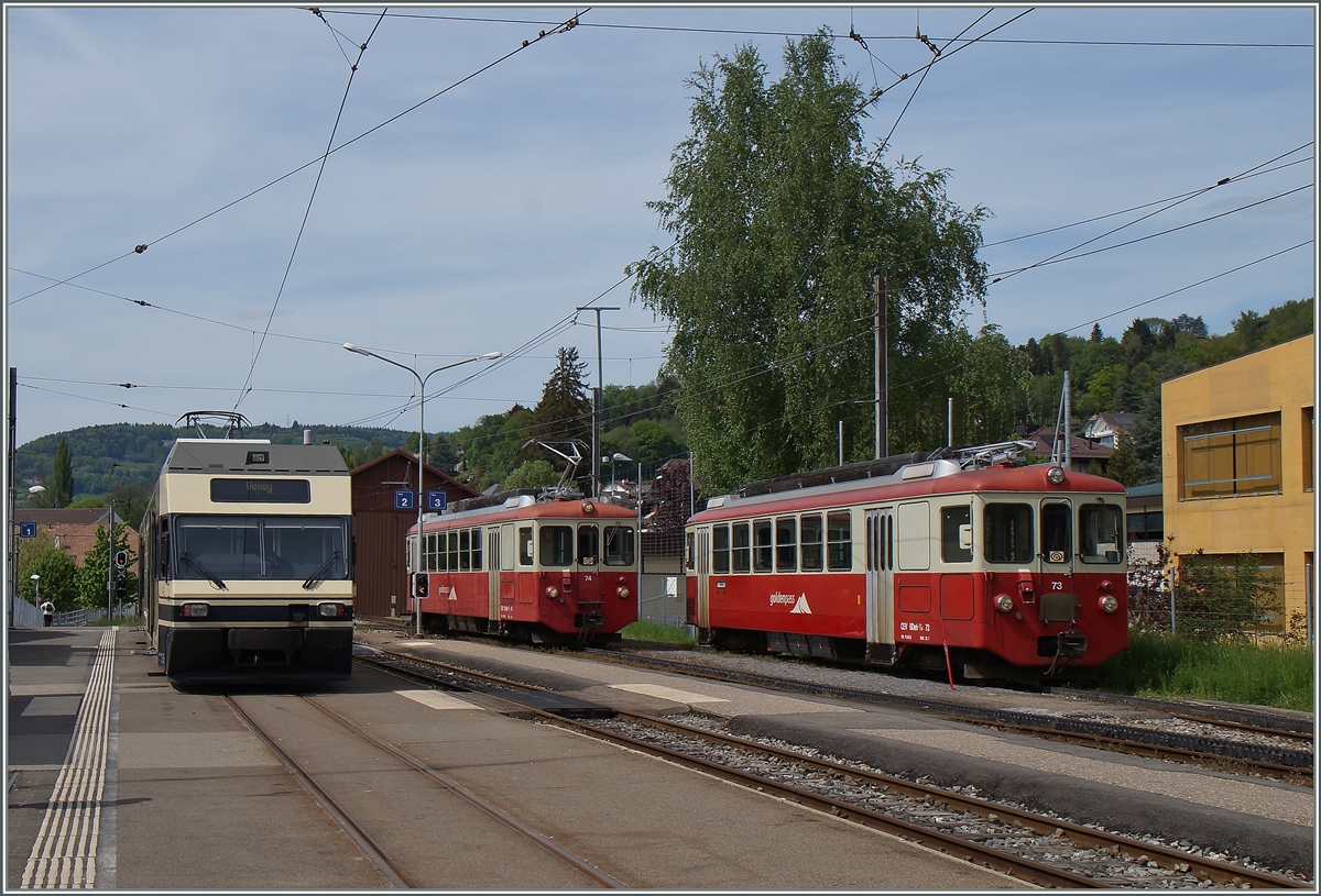 CEV GTW Be 2/6 und BDeh 2/4 74 und 73 in Blonay. 
7. Mai 2015  