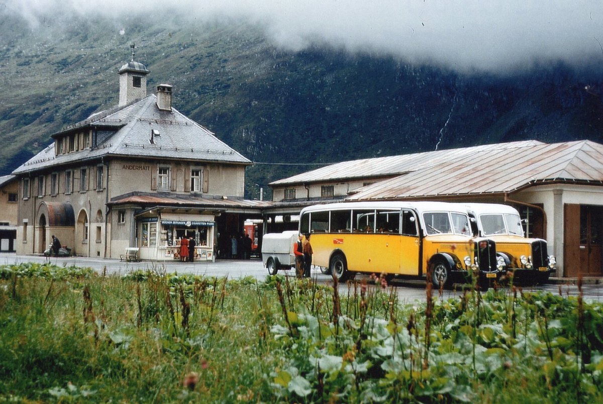 (D 062) - Aus dem Archiv: PTT-Regie - P 2162 - Saurer/Saurer um 1960 beim Bahnhof Andermatt