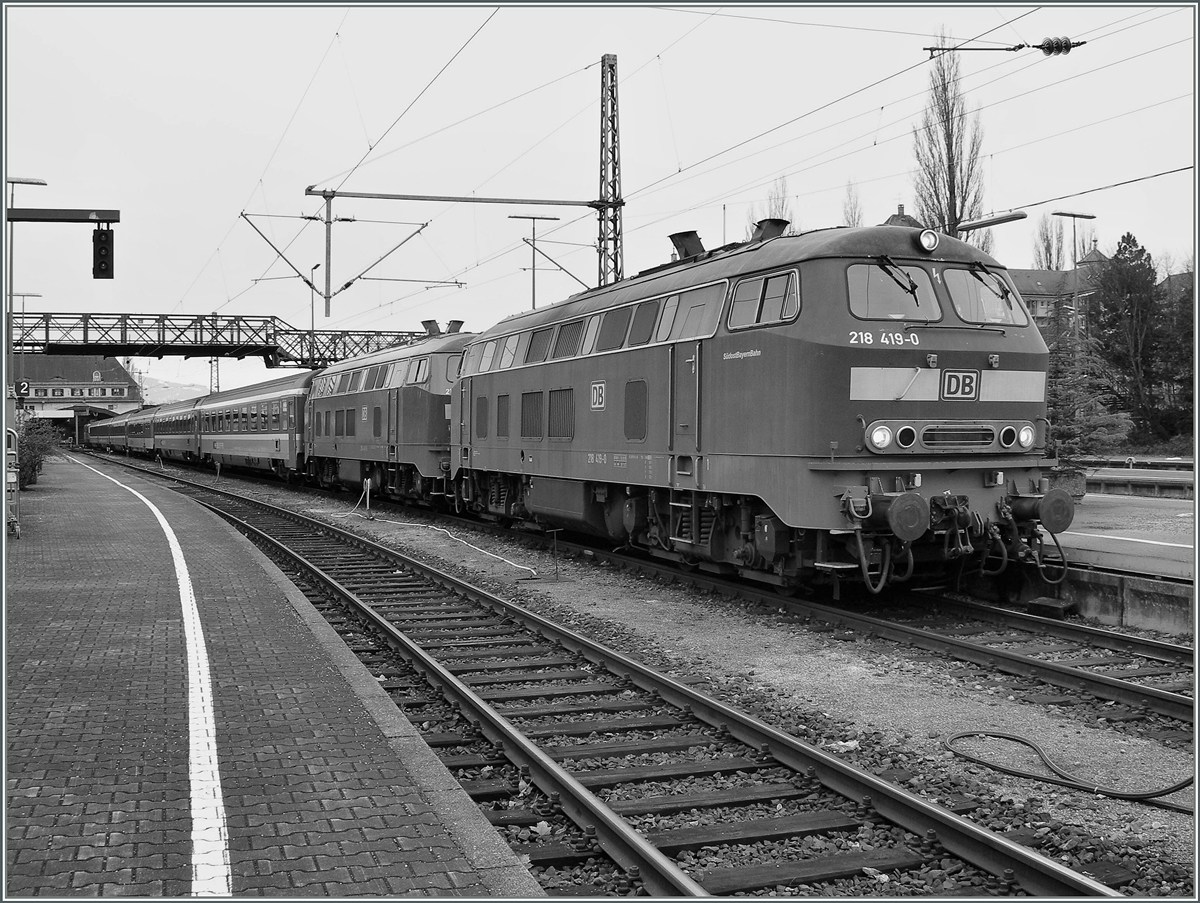 DB V 218 419-0 und eine weitere haben in Lindau einen EC von Zürich nach München übernommen. 
8. Feb. 2007  