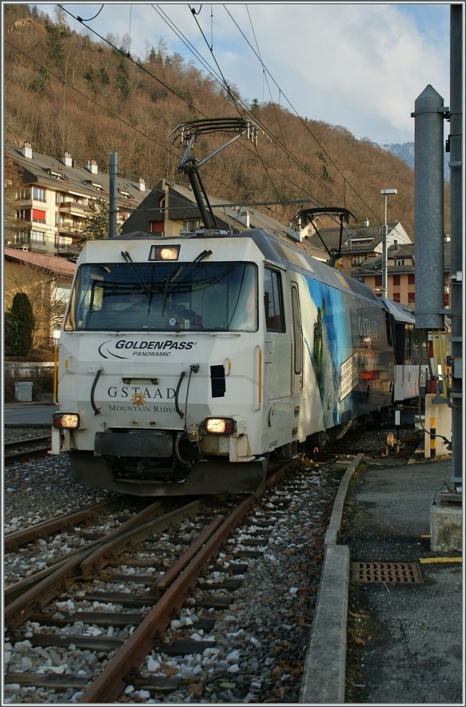 Dei MOB Ge 4/4 Serie 8000 mit dem Schnellzug 2128 in Chernex.
3. Feb. 2014