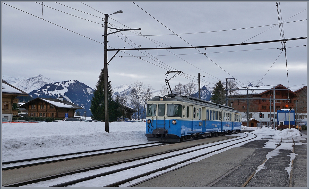Der ABDe 8/8 4002 VAUD erreicht Schönried.
10.01.2018