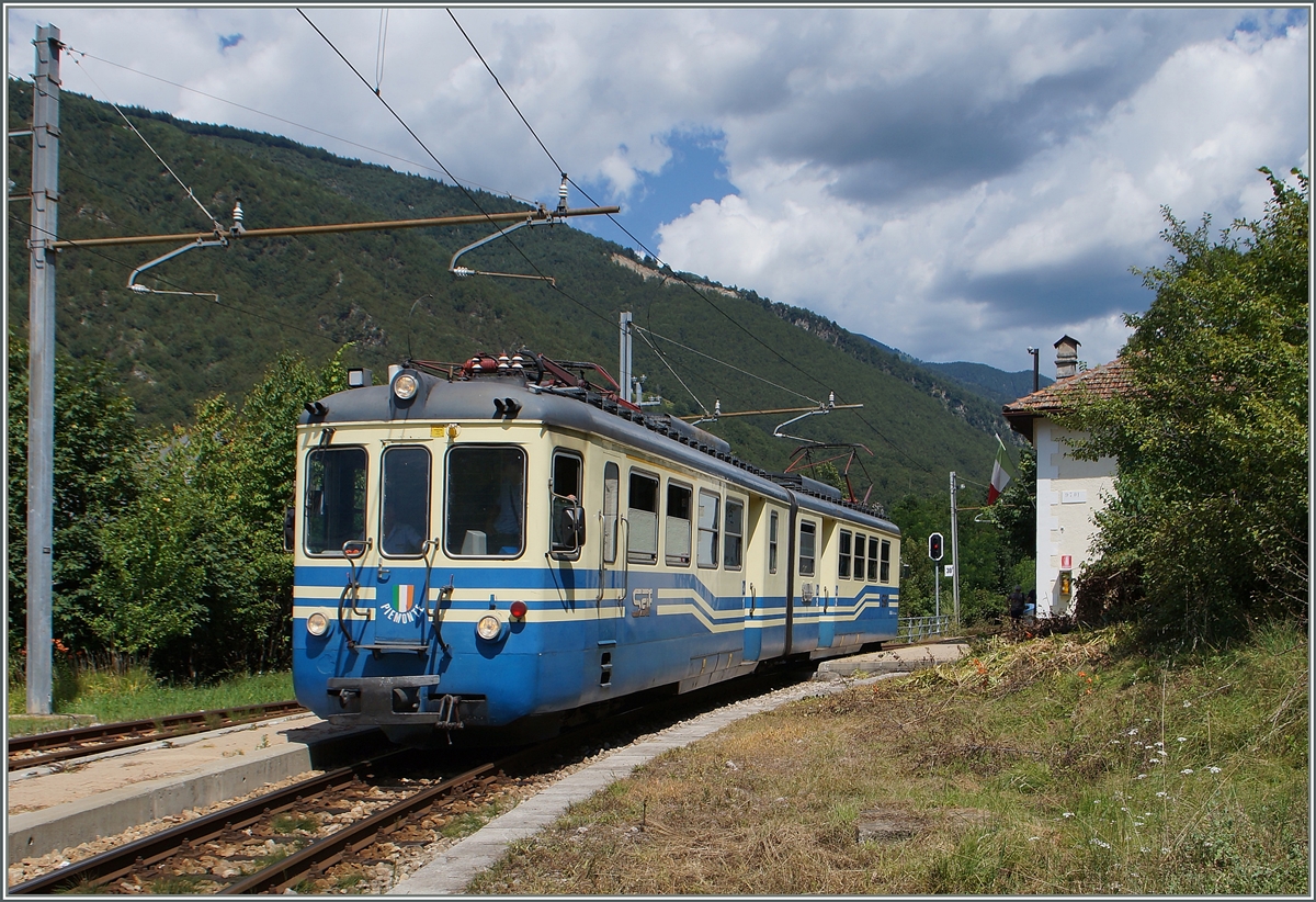 Der ABe 6/6 N° 34  Piemonte  färht nach einem kurzen Halt in Verigo weiter.
5. August 2014
