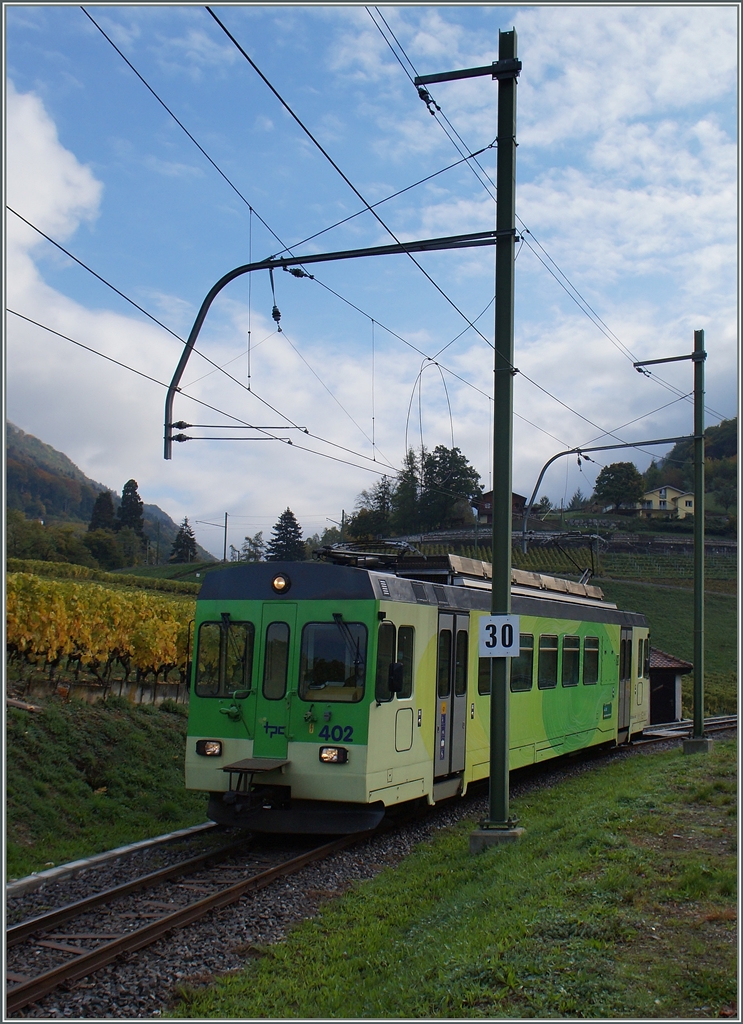 Der ASD BDe 4/4 402 als Reginalzug 425 von Les Diablerets nach Aigle kurz vor seinem Ziel. 
14. Okt. 2015