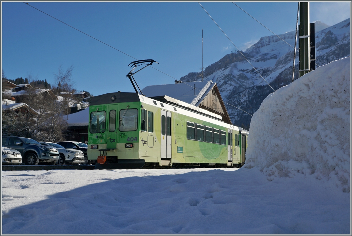 Der ASD BDe 4/4 404 mit (kaum zu sehendem Bt) wartet in Aigle auf die Abfahrt nach Aigle. 

8. Feb. 2021