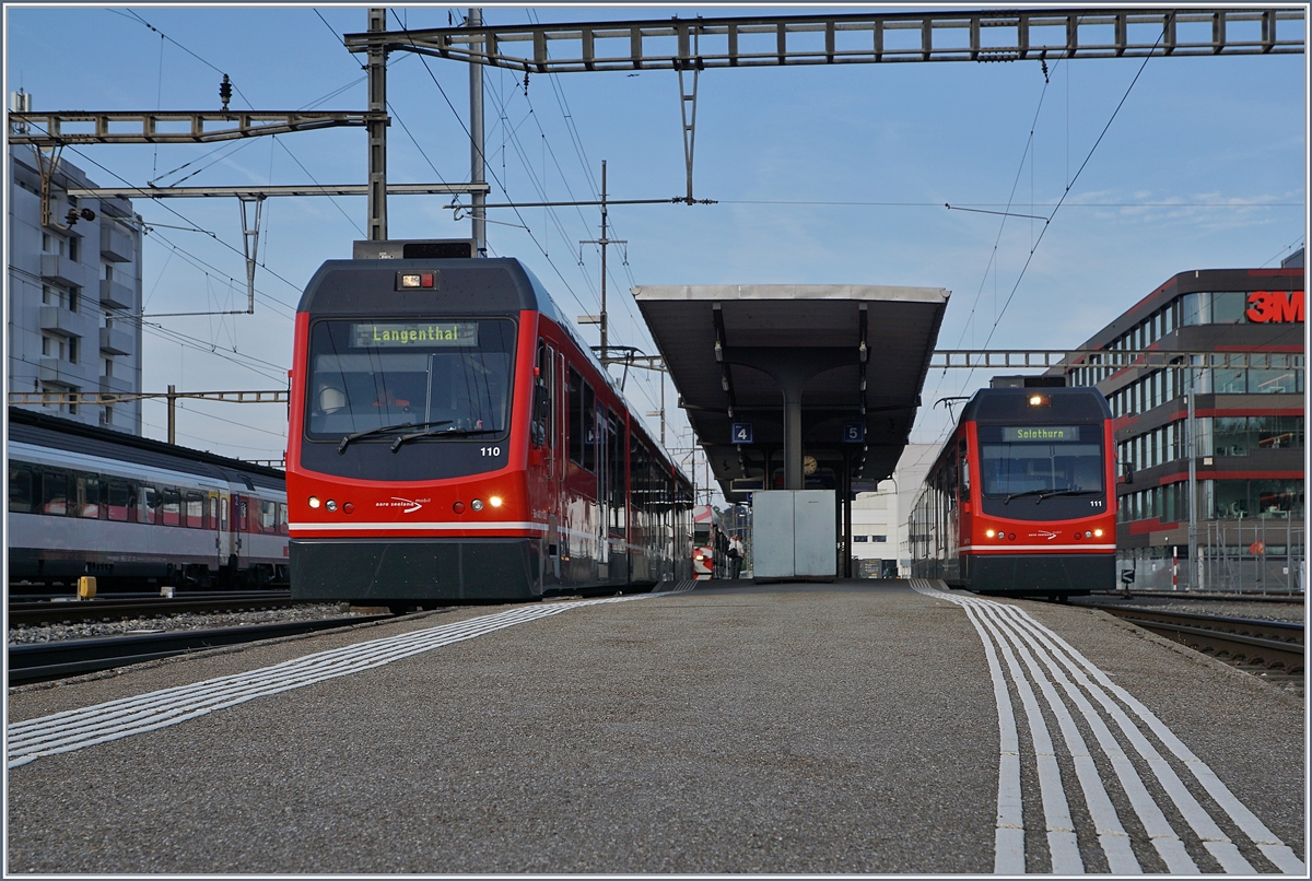Der asm Be 4/8 N° 110 (von St.Urban gekommen) und der Be 4/8 N° 111 (nach Solothurn abfahrend) in Langenthal. 

10. August 2020