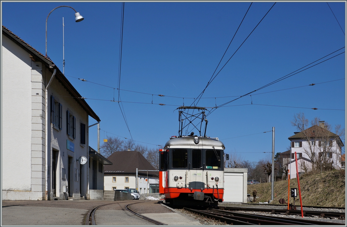 Der BDe 4/4 N° 3 wartet auf die Rückfahrt ins gut 4 Kilometer entfernte Le Locle.
18. März 2016