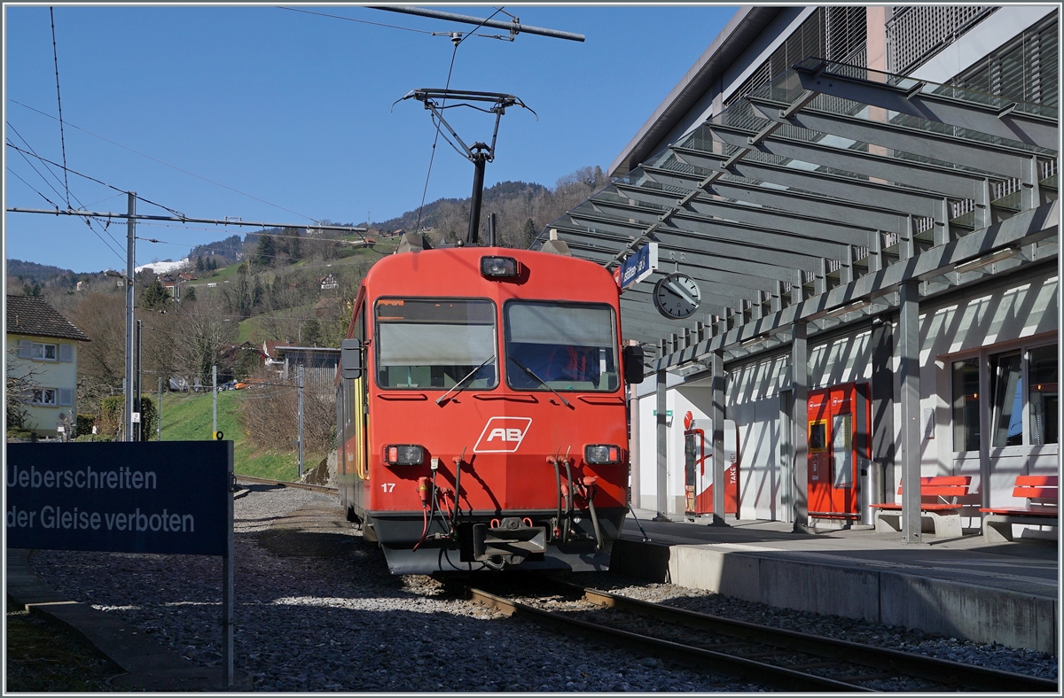 Der BDeh 4/4 17 mit dem ABt 117 wartet in Alstätten Stadt auf die Rückfahrt nach Appenzell. 

24. März 2021