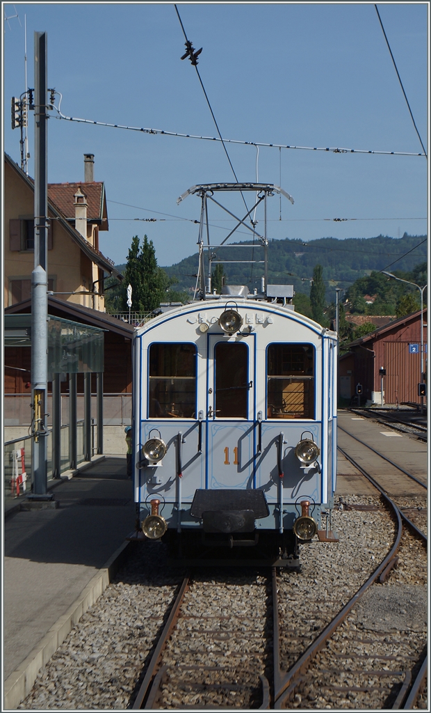 Der Blonay-Chamby MOB BCFe 4/4 11 wartet in Blonay auf die Abfahrt nach Chaulin.

9. Juni 2014