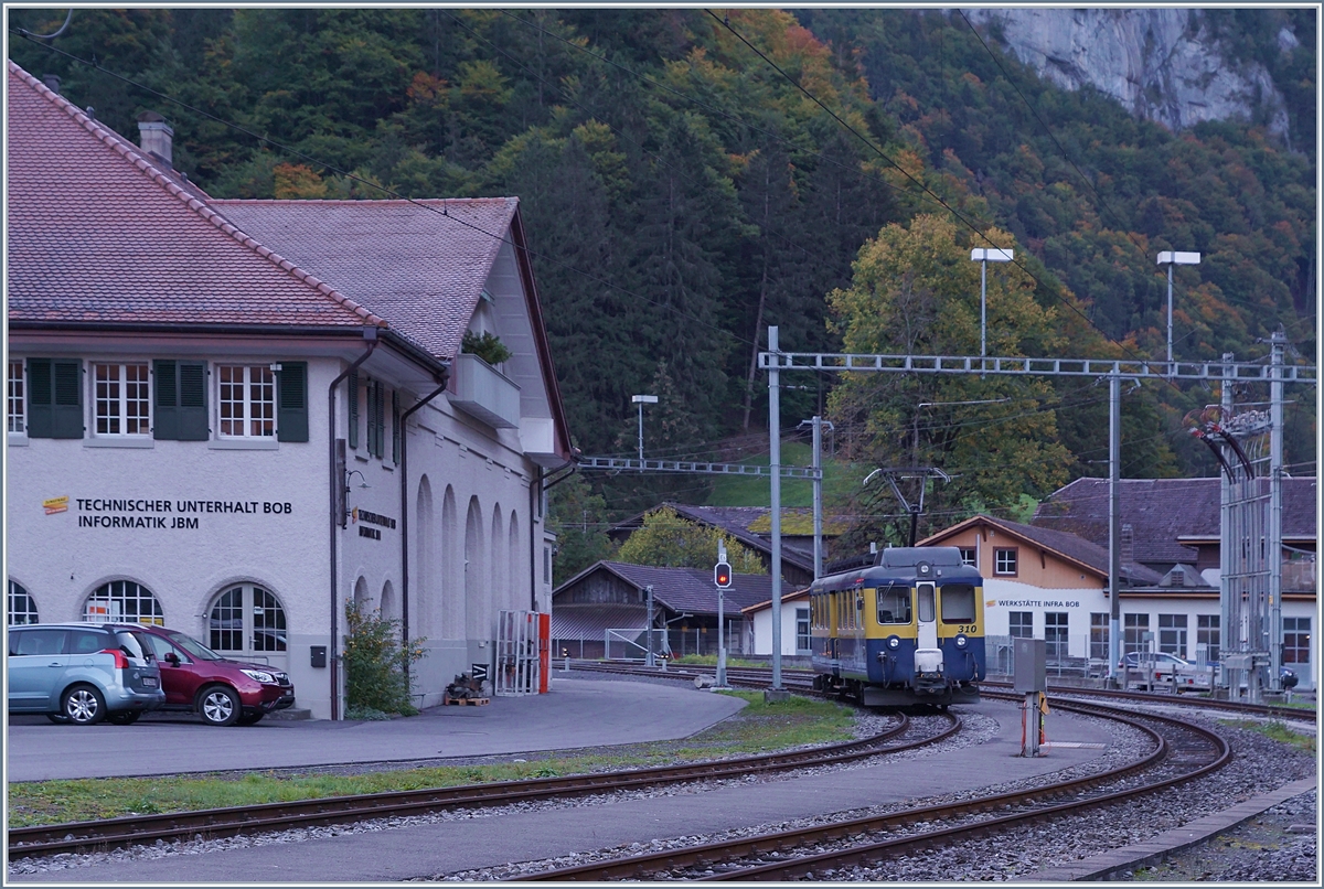Der BOB ABeh 4/4 310  Matten bei Interlaken  fährt in Zweilütschinen zurück ins Depot.

10. Okt. 2018