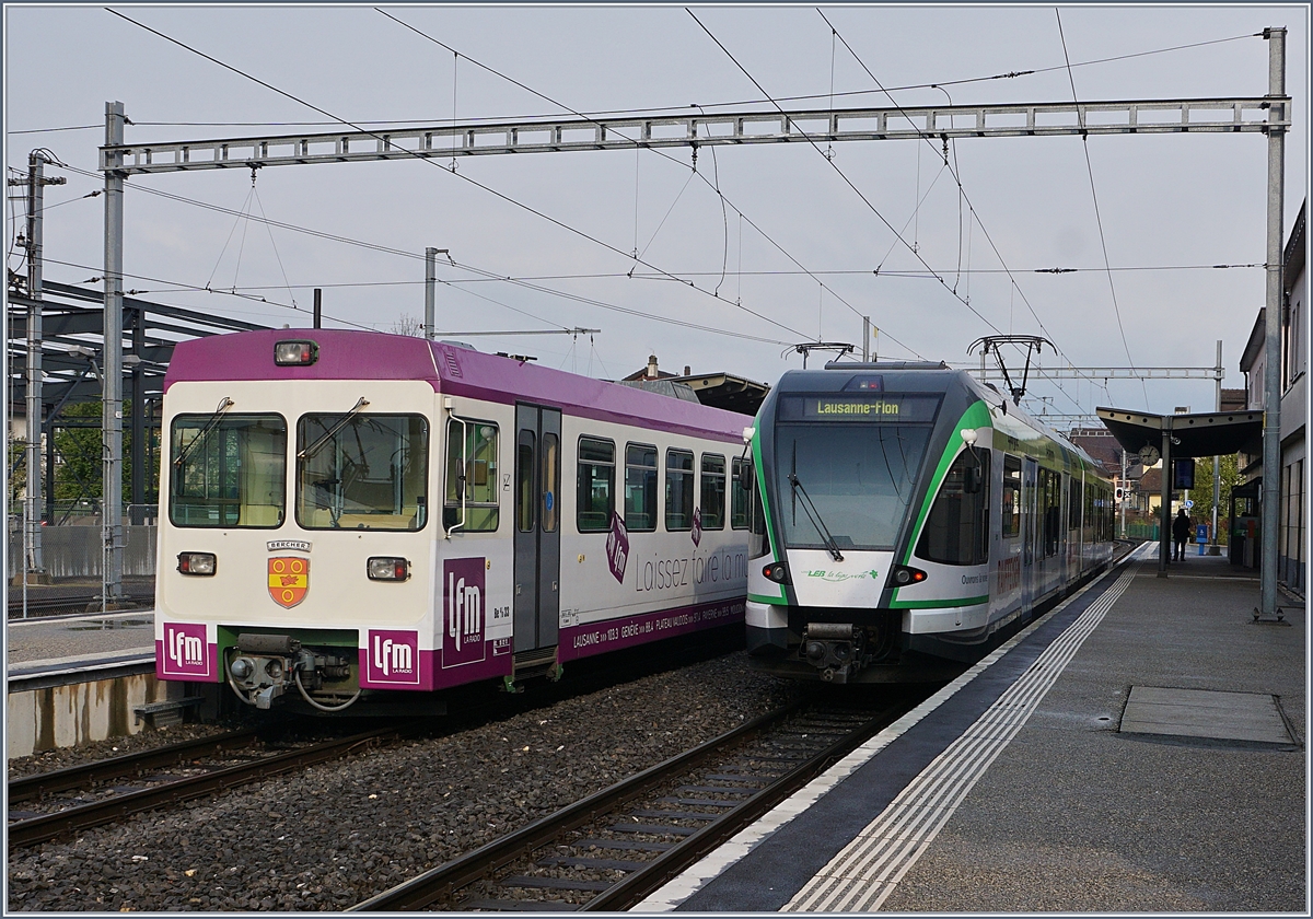 Der bunte Be 4/8  Bercher  und ein RBe 4/8 in Echallens.
28. April 2017