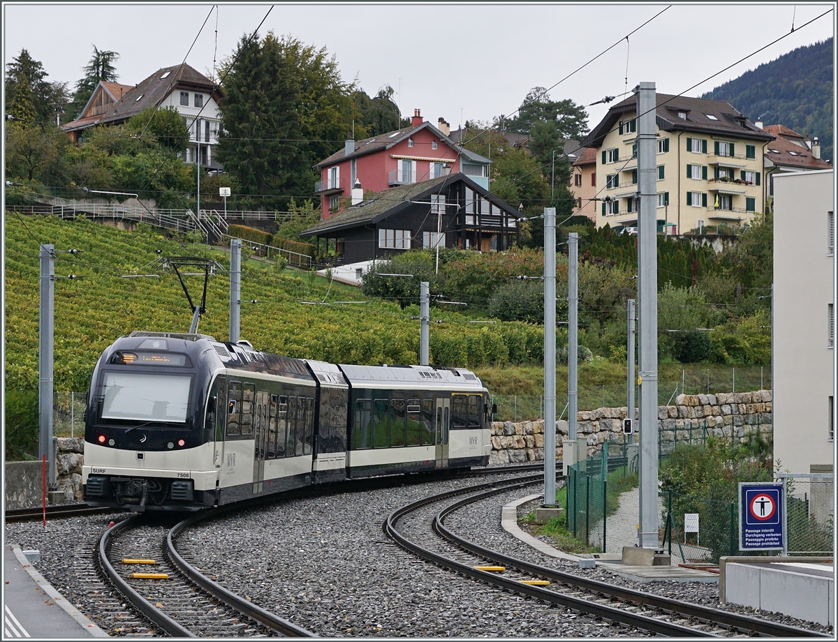 Der CEV ABeh 2/6 7508 verlässt St-Légier Gare in Richtung Blonay. 

27. Sept. 2020