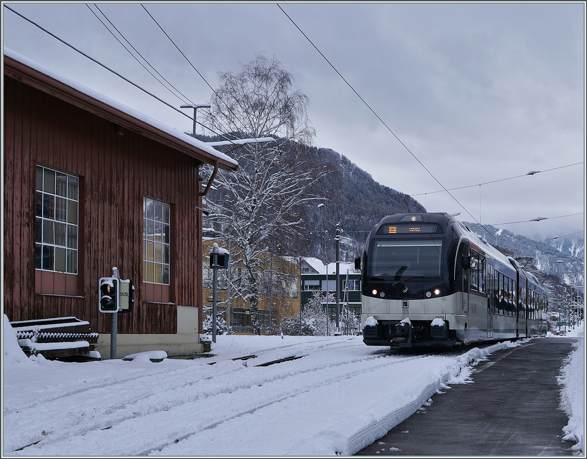 Der CEV MVR ABeh 2/6 7505 verlässt das verschneite Blonay in Richtung Vevey. 

25. Januar 2021