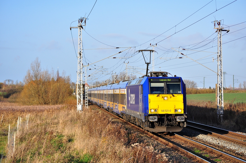 Der Connex von Warnemnde nach Leipzig rollt am 13.11.2013 durch Sildemow in Richtung Schwerin.