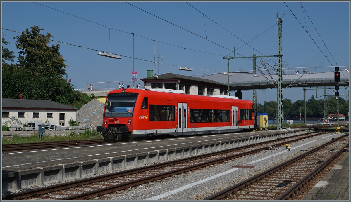 Der DB 650 201 erreicht von Friedrichshafen kommend sein Ziel Lindau Insel. 

14. August 2021
