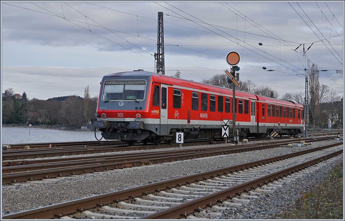 Der DB VT 628 915 verlässt Lindau als RB Richtung Friedrichshafen.

16. März 2019