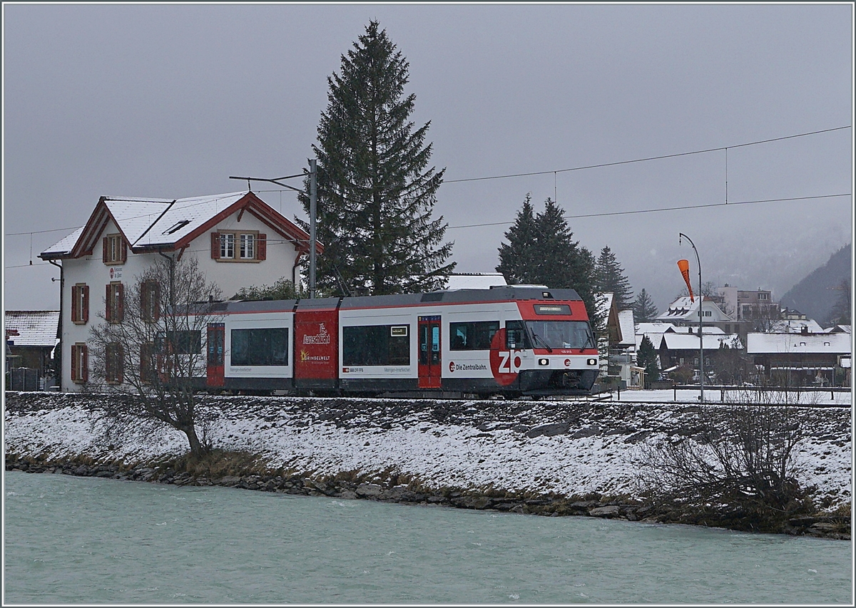 Der ehemalige CEV MVR GTW Be 2/6 7004  Montreux  ist nun bei der Zentralbahn und somit quasi bei der SBB als Be 125 013 (90 85 847 0013-6) im Einsatz und verlässt auf seiner Fahrt nach Innertkirchen die Station Aareschucht West.

15. März 2021