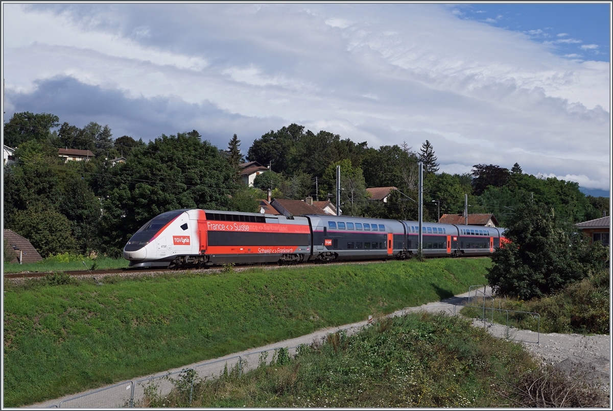 Der Lyria TGV 4734 ist bei Pougny Chancy auf dem Weg von Genève nach Paris. 

16. Aug. 2021