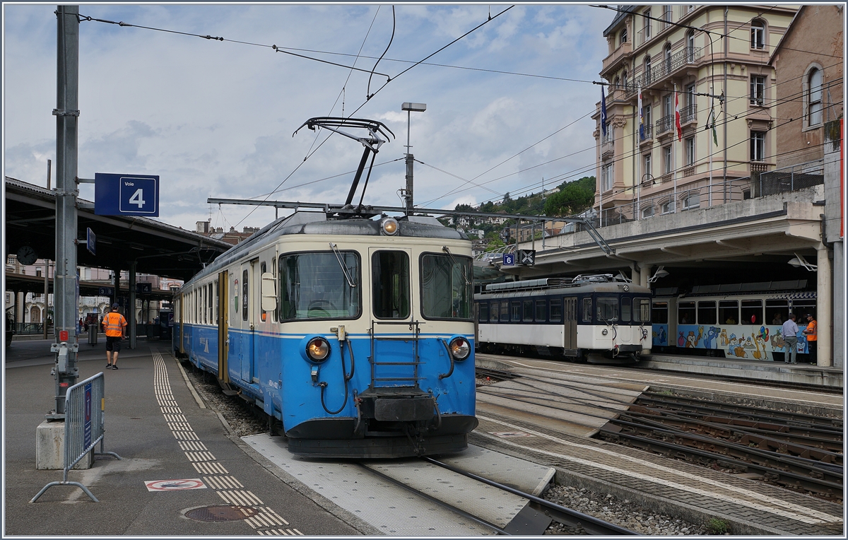 Der MOB ABDe 8/8 4002 VAUD und ein ex asm Be 4/4 in Montreux.

19. Aug. 2019