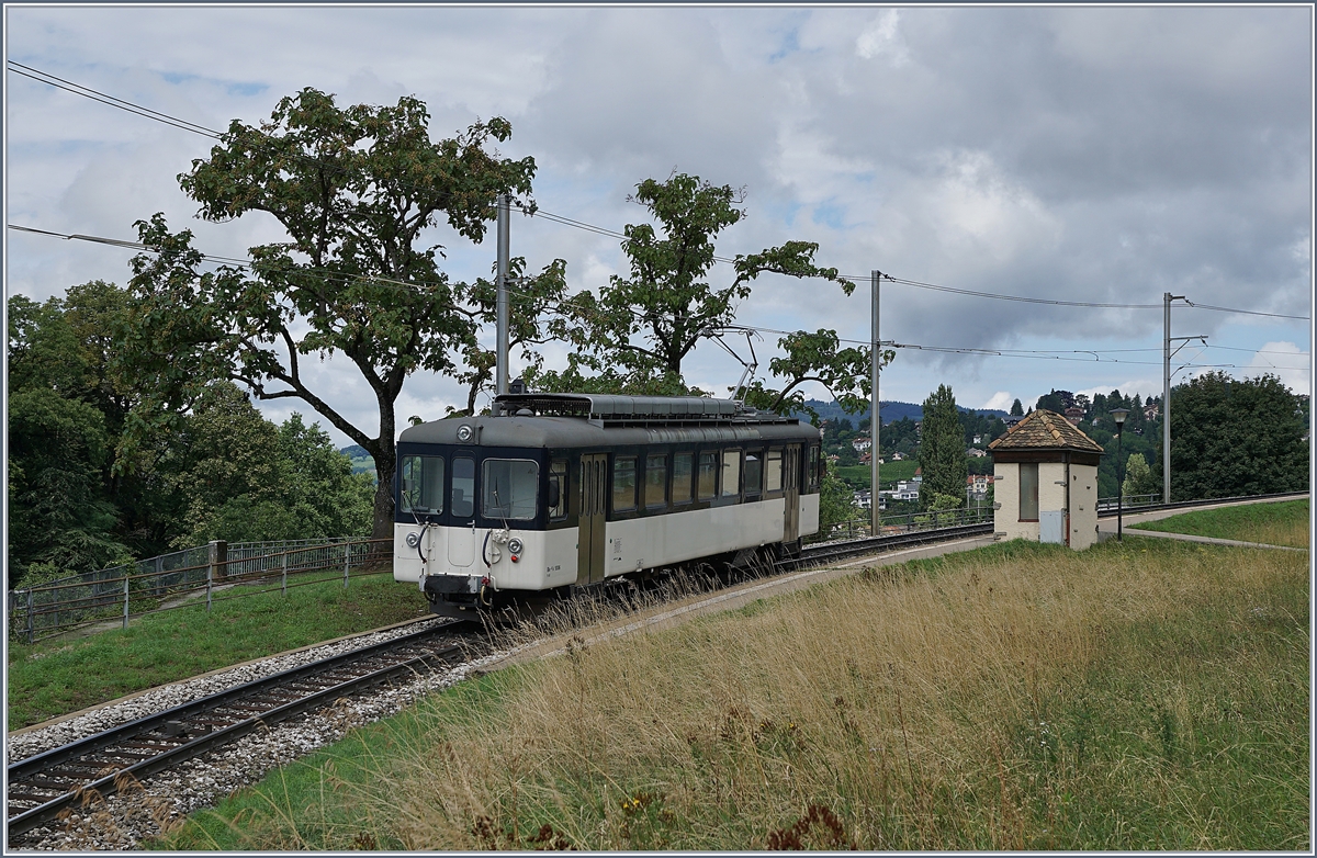 Der MOB Be 4/4 1006 als Regionalzug 2332 von Montreux nach Chernex bei der Ankunft in Châtelard VD. 

12. Aug. 2019