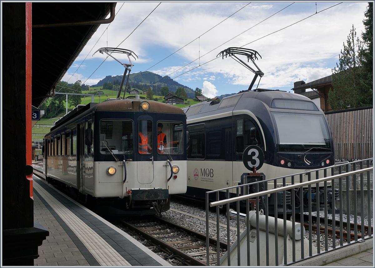 Der MOB Be 4/4 1007  ex Bipperlisi  bei einer Instruktionsfahrt (?) in Zweisimmen. 

19. August 2020
