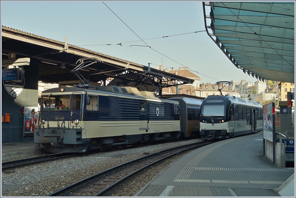 Der MOB GDe 4/4 6004  Interlaken  wartet mit dem MOB Golden Pass Panoramic PE 2118 in Montreux auf die Abfahrt. 

10. April 2020